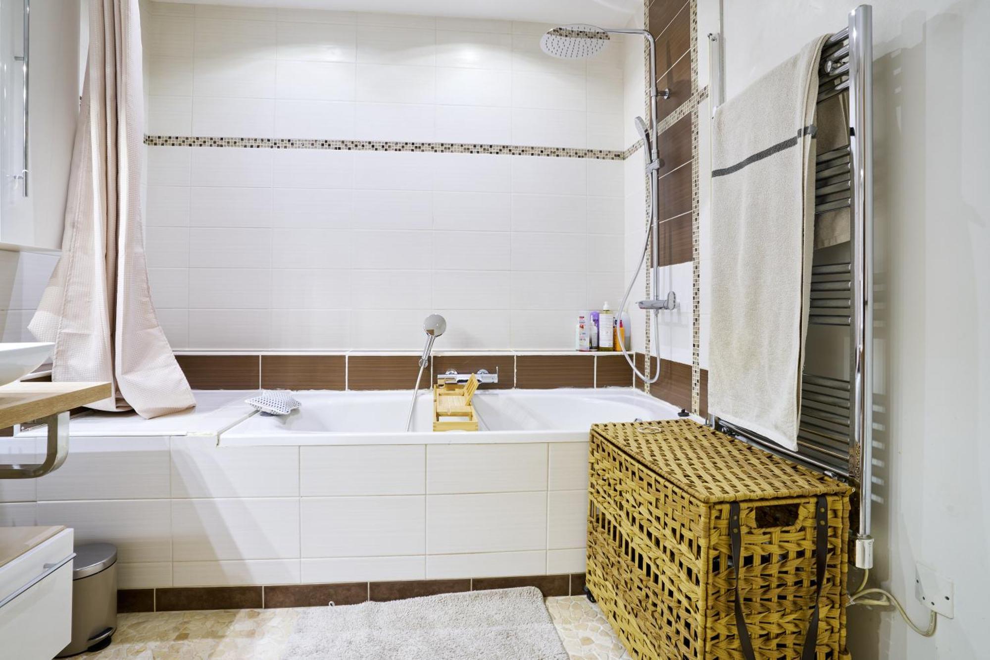 Maison De Ville Moderne Climatisee Avec Piscine Morieres-les-Avignon Bagian luar foto